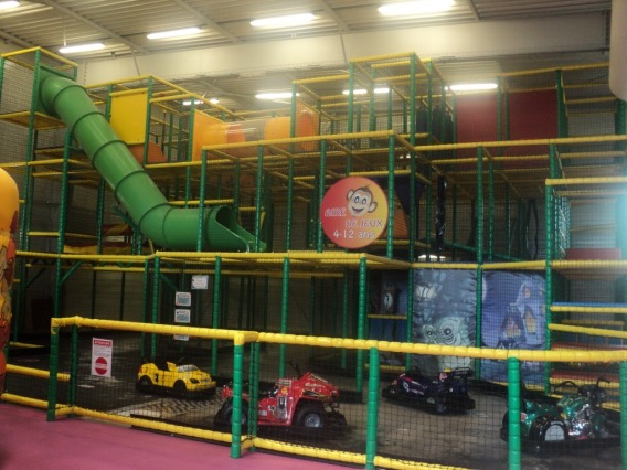 Le méga labyrinthe de Jumpi et son toboggan tube